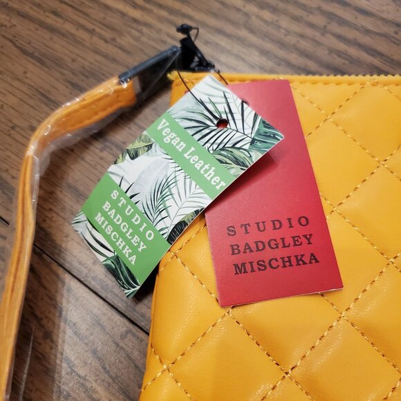 BNWT Badgley Mischka Studio Diamond Quilted Clutch Yellow w/ Black Hardware - Picture 3 of 7